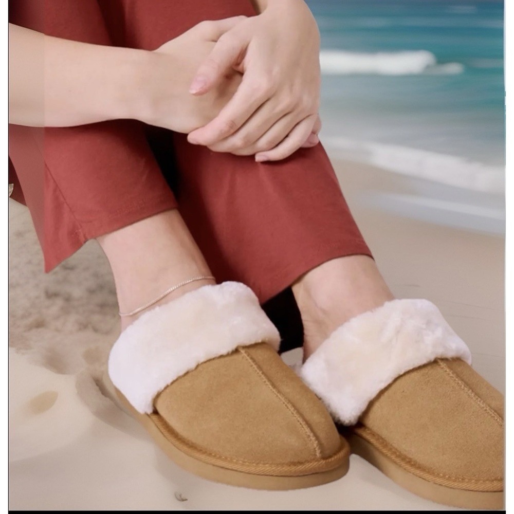 Minnetonka Carefree Scuff Tan Suede Faux Fur Trim Mules size 7 NEW Womens - Picture 1 of 11